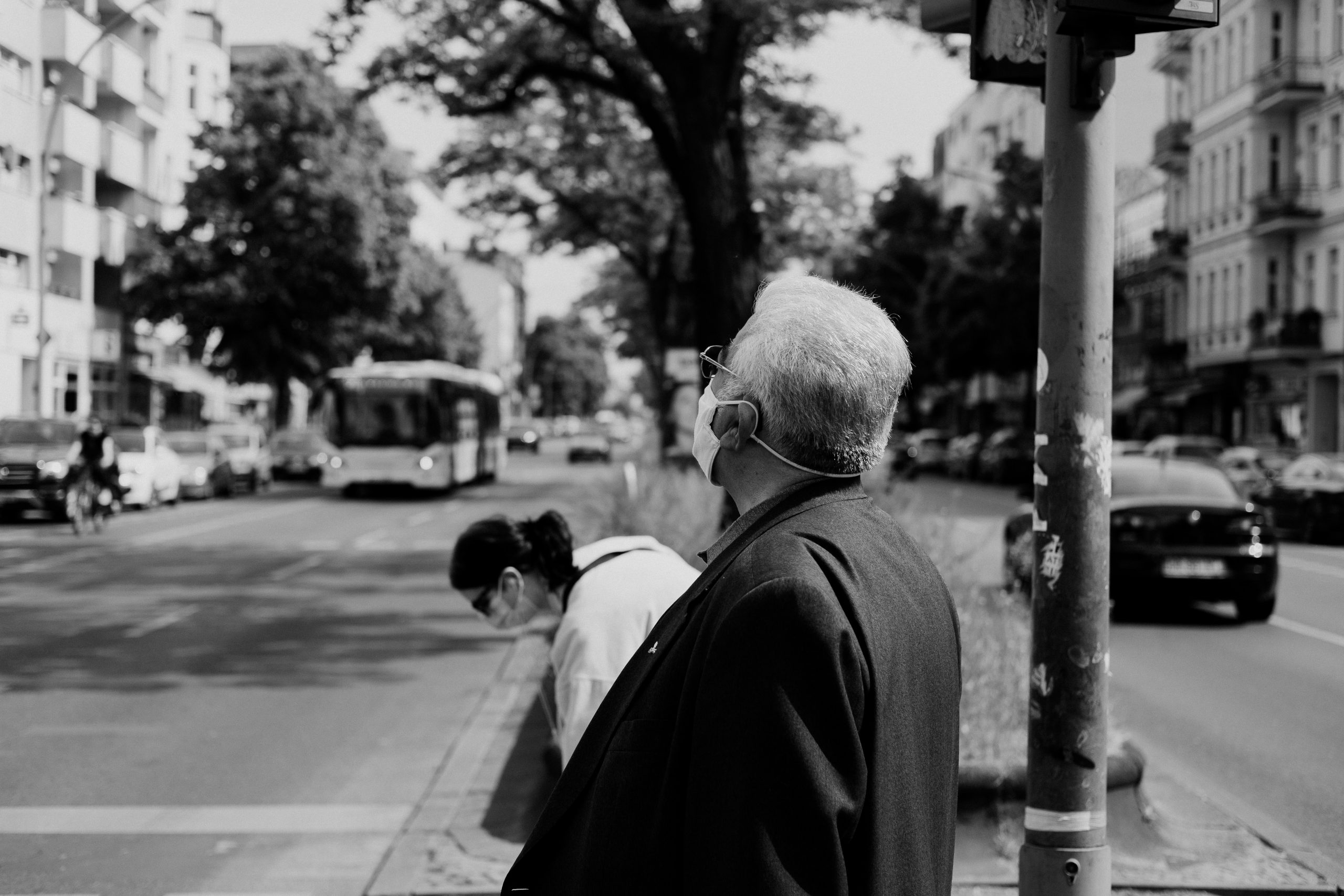 Mask Transit: Wearing a mask while waiting for the bus. Photo by Miikka Luotio.